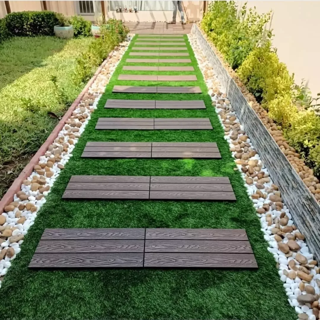 تصميم الممرات والمظلات - تصميم وتركيب ممرات حجرية ومظلات خشبية لحماية من الشمس والأمطار.